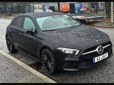 Gebraucht Mercedes A180 116 PS (85 kW) 2020 Schwarz Limousine