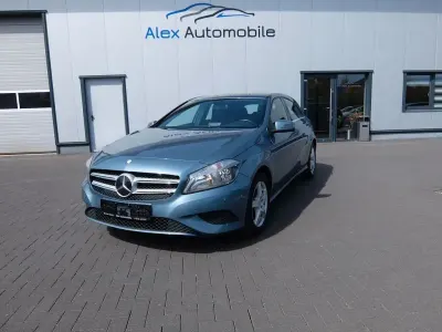 Używany Mercedes A180 Urban 122 KM (89 kW) 2014 Niebieski Sedan/Limuzyna