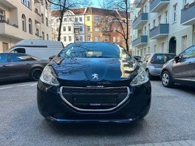 Gebraucht Peugeot 208 Active 68 PS (50 kW) 2015 Blau Kleinwagen