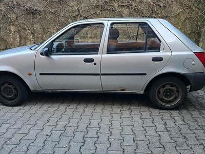 Gebraucht Ford Fiesta 100 PS (73 kW) 1998 Silber Kleinwagen