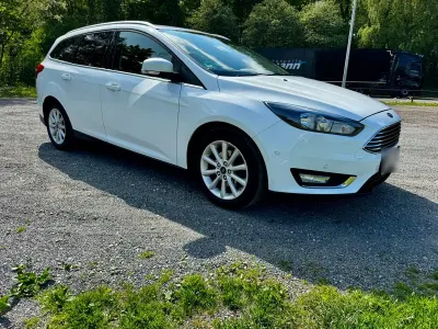 Używany Ford Focus Titanium 105 KM (77 kW) 2015 Biały Kombi