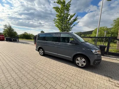 Gebraucht VW Multivan 150 PS (110 kW) 2022 Grau Van / Kleinbus
