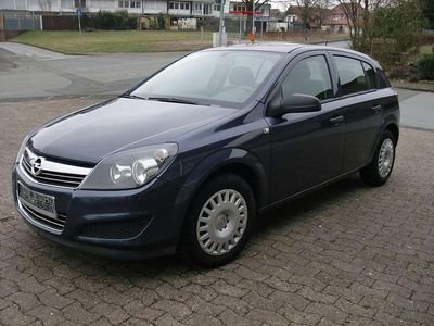 Blau Gebraucht 2009 Opel Astra Edition Limousine | 3.800 € (Etwas zu teuer)