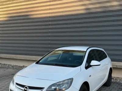 Gebraucht Opel Astra 125 PS (91 kW) 2012 Kombi