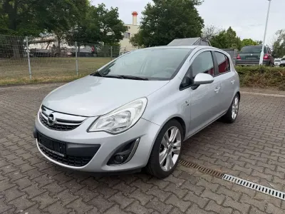 Gebraucht Opel Corsa 101 PS (74 kW) 2012 Argonsilber Kleinwagen