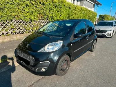 Gebraucht Peugeot 107 Style 68 PS (50 kW) 2014 Schwarz Kleinwagen