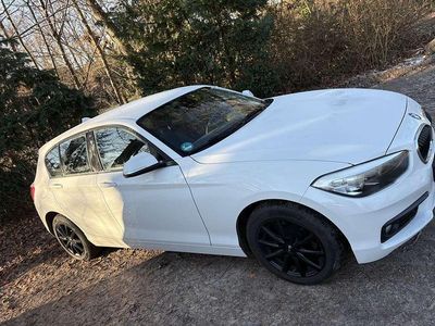 Weiß Gebraucht 2015 BMW 118 Kleinwagen | 9.990 € (Fairer Preis)