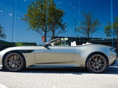 Gebraucht Aston Martin DB12 680 PS (500 kW) 2024 Grau Cabrio