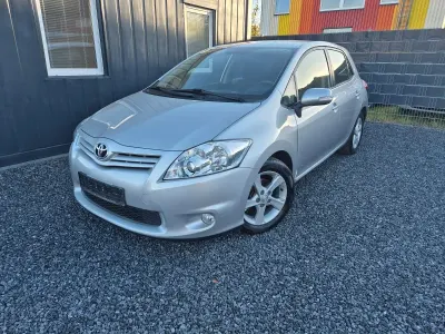 Gebraucht Toyota Auris Basis 99 PS (72 kW) 2012 Silber Limousine