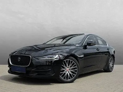 Käytetty Jaguar XE SE 206 HP (151 kW) 2023 Musta Sedan