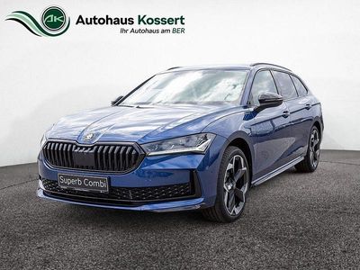Neu Skoda Superb SportLine 193 PS (141 kW) 2026 Blau Kombi