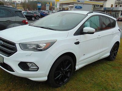 Weiß Gebraucht 2017 Ford Kuga ST-Line SUV | 18.395 € (Teuer)