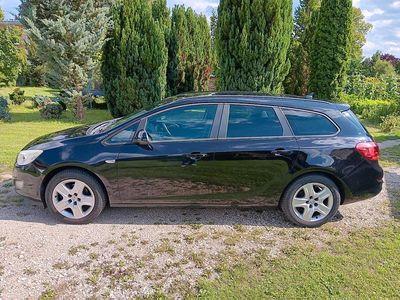 Second-hand Opel Astra 110 CP (80 kW) 2011 Negru Break
