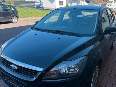 Gebraucht Ford Focus 105 PS (77 kW) 2009 Schwarz Limousine