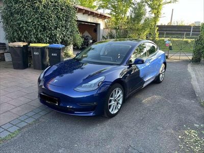 Begagnad Tesla Model 3 258 kW (351 HK) 2022 Blå Sedan