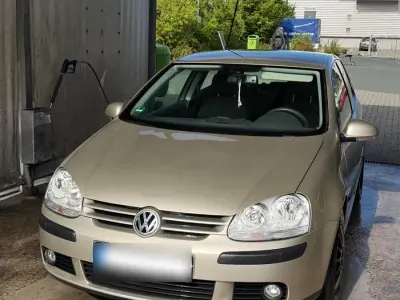 Gebraucht VW Golf V 102 PS (75 kW) 2004 Beige Kleinwagen