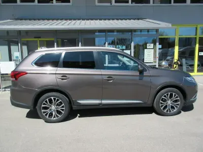 Usata Mitsubishi Outlander Edition 150 CV (110 kW) 2018 Marrone SUV