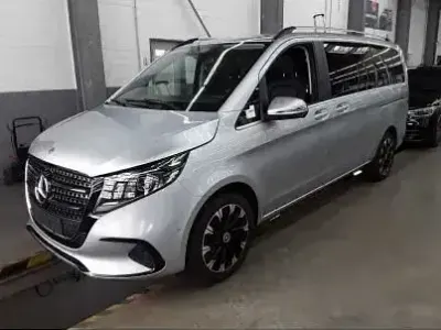 Gebraucht Mercedes V300 Avantgarde 237 PS (174 kW) 2025 Silber Van / Kleinbus
