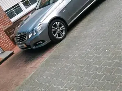 Gebraucht Mercedes E220 Avantgarde 170 PS (125 kW) 2009 Grau Limousine