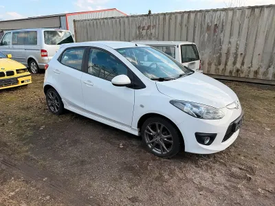 Gebraucht Mazda 2 Dynamic 86 PS (63 kW) 2009 Weiß Kleinwagen