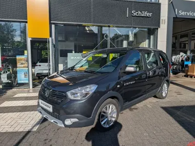 Gebraucht Dacia Lodgy Stepway 131 PS (96 kW) 2021 Grau Van / Kleinbus