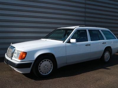 Arcticweiß Gebraucht 1990 Mercedes E300 Kombi | 23.990 €