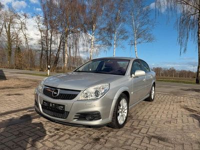 Second-hand Opel Vectra 155 CP (114 kW) 2005 Argintiu Berlinǎ