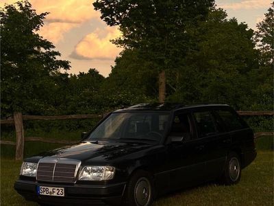 Schwarz Gebraucht 1992 Mercedes E230 Kombi | 3.000 €