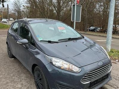 Gebraucht Ford Fiesta 100 PS (73 kW) 2014 Grau Kleinwagen