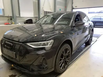 Używany Audi e-tron S-Line 230 kW (313 KM) 2022 Czarny SUV