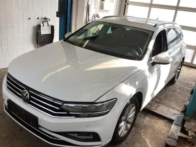 Gebraucht VW Passat Business 150 PS (110 kW) 2022 Gletscherweiß metallic Kombi