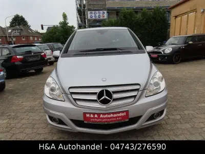 Gebraucht Mercedes B200 140 PS (102 kW) 2010 Silber Van / Kleinbus