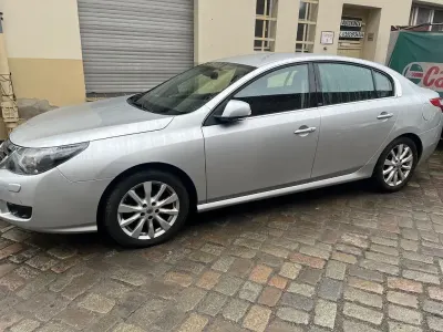 Usata Renault Latitude 173 CV (127 kW) 2011 Argento Berlina