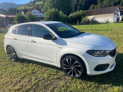 Weiß Gebraucht 2018 Fiat Tipo S Limousine | 13.000 € (Teuer)