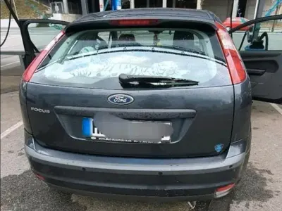 Gebraucht Ford Focus 101 PS (74 kW) 2005 Grau Kleinwagen