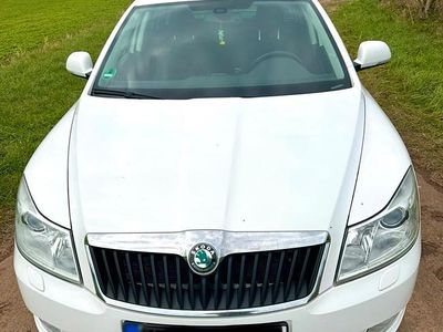 Gebraucht Skoda Octavia Family 105 PS (77 kW) 2012 Weiß Kombi
