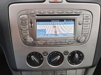 Gebraucht Ford Focus Style 101 PS (74 kW) 2010 Weiß Kombi