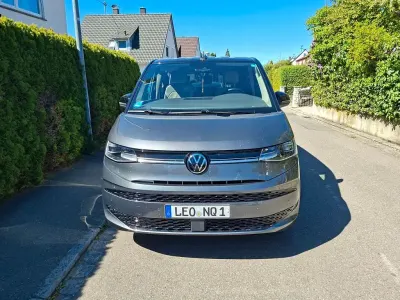 Gebraucht VW Multivan Edition 150 PS (110 kW) 2023 Grau Van / Kleinbus