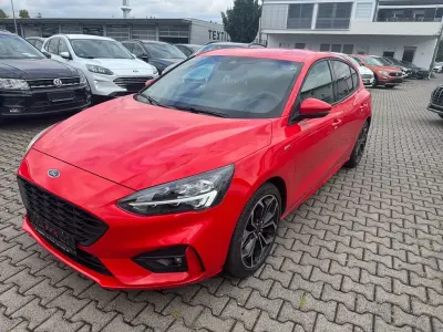 Gebraucht Ford Focus ST-Line 150 PS (110 kW) 2020 Rot Limousine