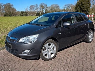 Gebraucht Opel Astra Design Edition 140 PS (102 kW) 2012 Grau Limousine