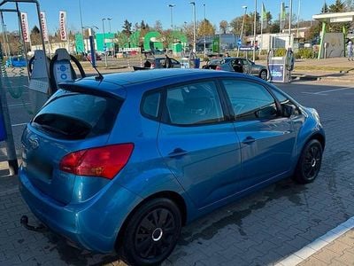 Second-hand Kia Venga 128 CP (94 kW) 2011 Albastru Hatchback