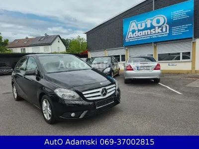 Gebraucht Mercedes B180 122 PS (89 kW) 2012 Schwarz Kleinwagen