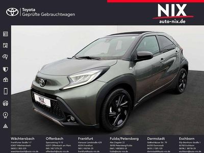Cardamon green metallic/ night sky black Gebraucht 2023 Toyota Aygo X X-plore SUV | 18.370 € (Teuer)