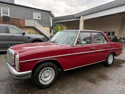 Second-hand Mercedes 200 55 CP (40 kW) 1976 Roșu Berlinǎ