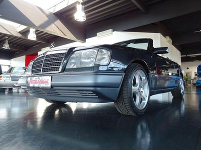 Gebraucht Mercedes E220 Sportline 150 PS (110 kW) 1995 Schwarz Cabrio