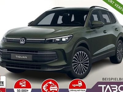 Grün (cipressinogrün metallic) Neu 2025 VW Tiguan Comfortline SUV | 40.788 € (Superpreis)