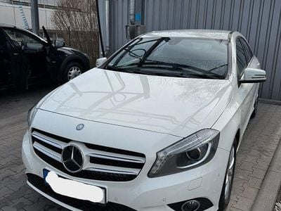 Second-hand Mercedes A180 Edition 122 CP (89 kW) 2014 Alb Berlinǎ
