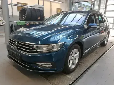 Gebraucht VW Passat Business 150 PS (110 kW) 2023 Blau Kombi