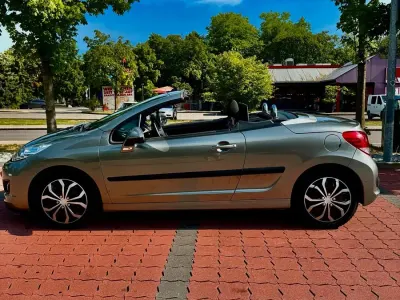 Gebraucht Peugeot 207 120 PS (88 kW) 2012 Silber Coupé