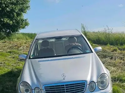 Gebraucht Mercedes E200 163 PS (119 kW) 2003 Silber Limousine